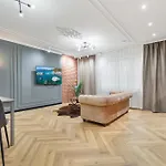 Retro Luxury 1Br Apt